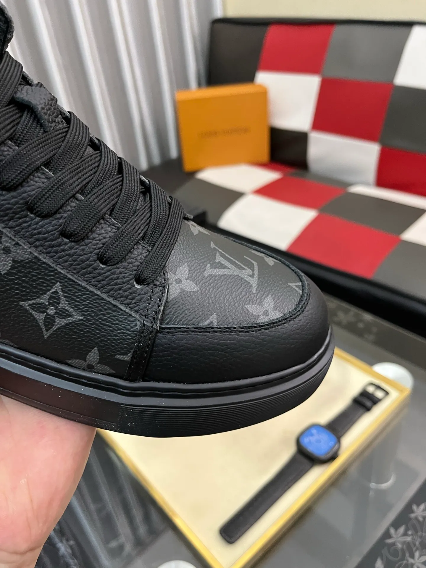 Men's shoes 💰458⌚️⌚️《Louis vuitton/LV Louis Vuitton》original quality.~ Unique modern style sneakers. 🏃A must-have casual shoe for trendy men😍😍 Original brand imported from Italy, imported original leather, cowhide lining (refuses to discolor and grind feet) sole: original sole provided by the original factory, French lazy style design ⚠️Fit to the feet, original quality, super comfortable original sole. Code number: 38-442️⃣Colors available